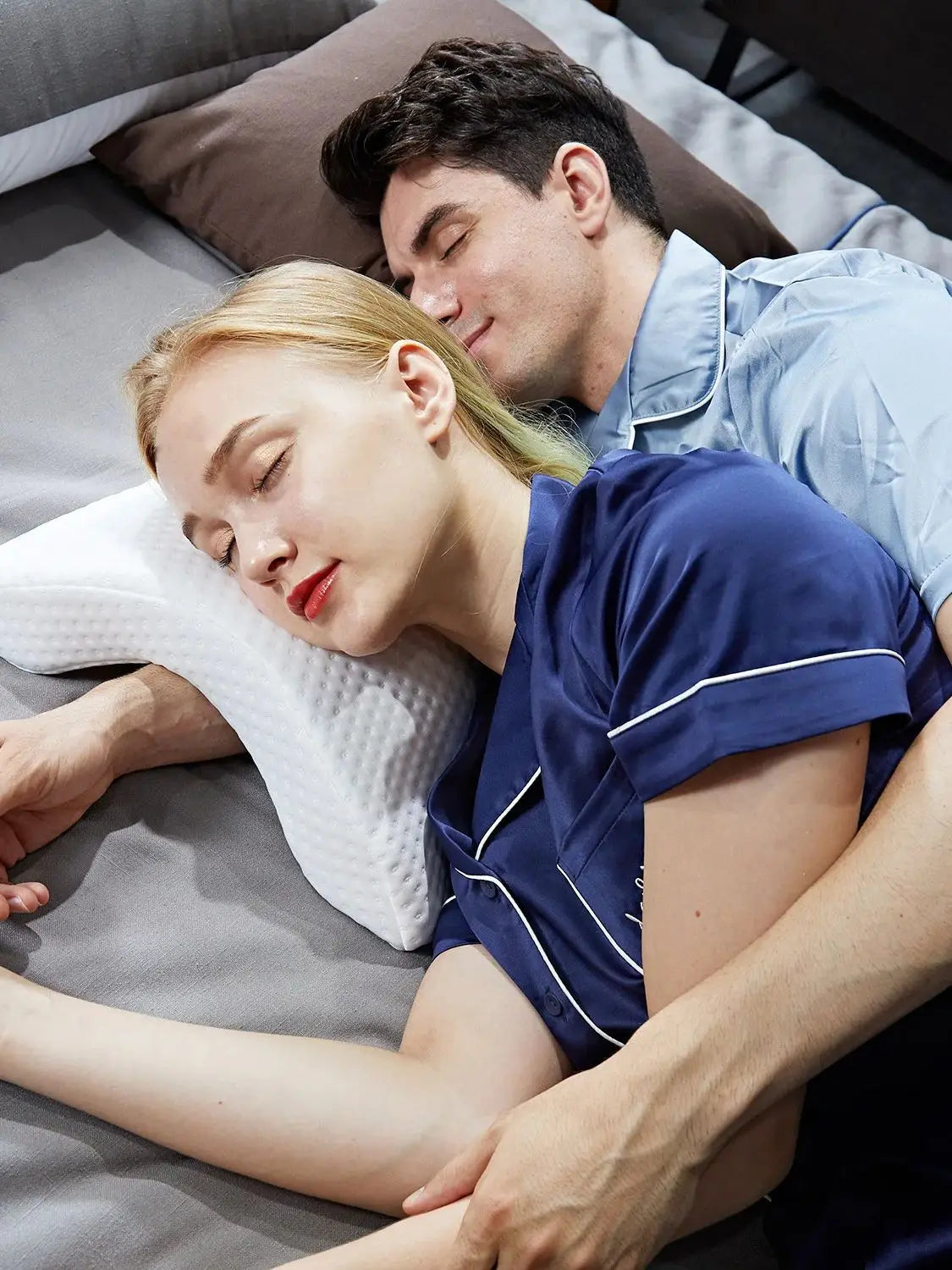 Cuddle Curve – Arched Memory Foam Pillow