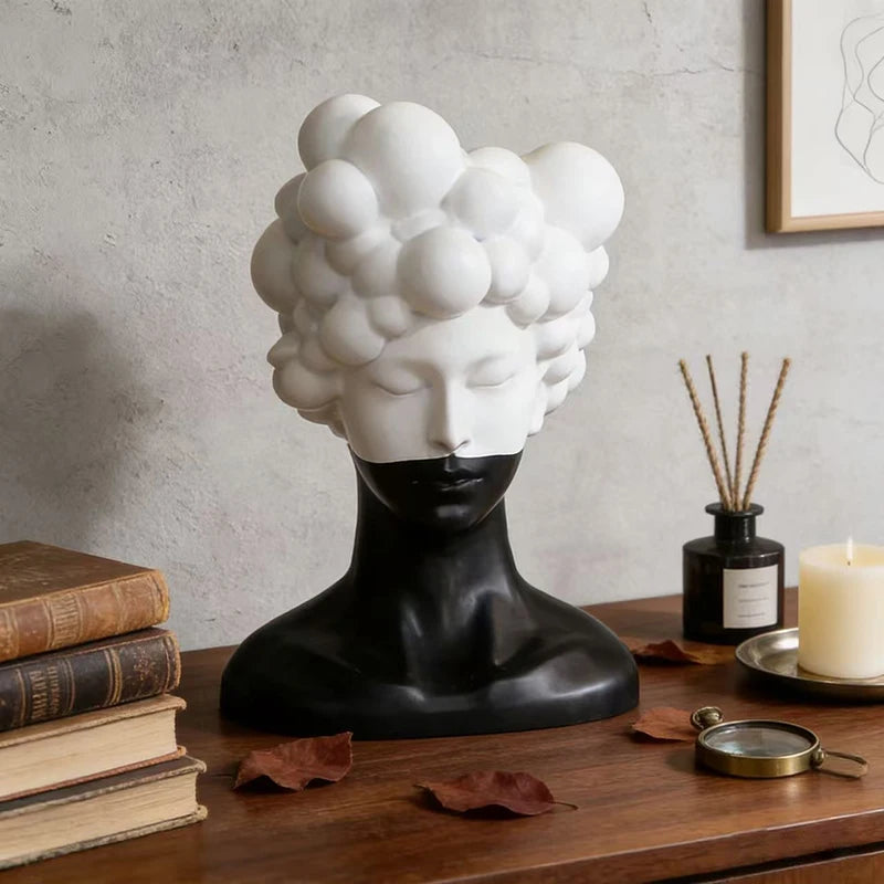 Monochrome Muse – Abstract Woman Resin Sculpture
